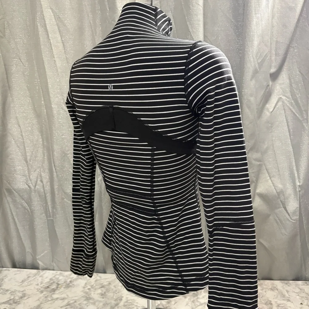 Lululemon Black and White parallel Define Jacket - Picture 8 of 15